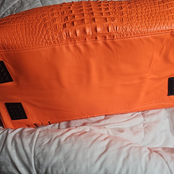 Tote&Carry Neon Orange Duffle - Picture 4 of 4